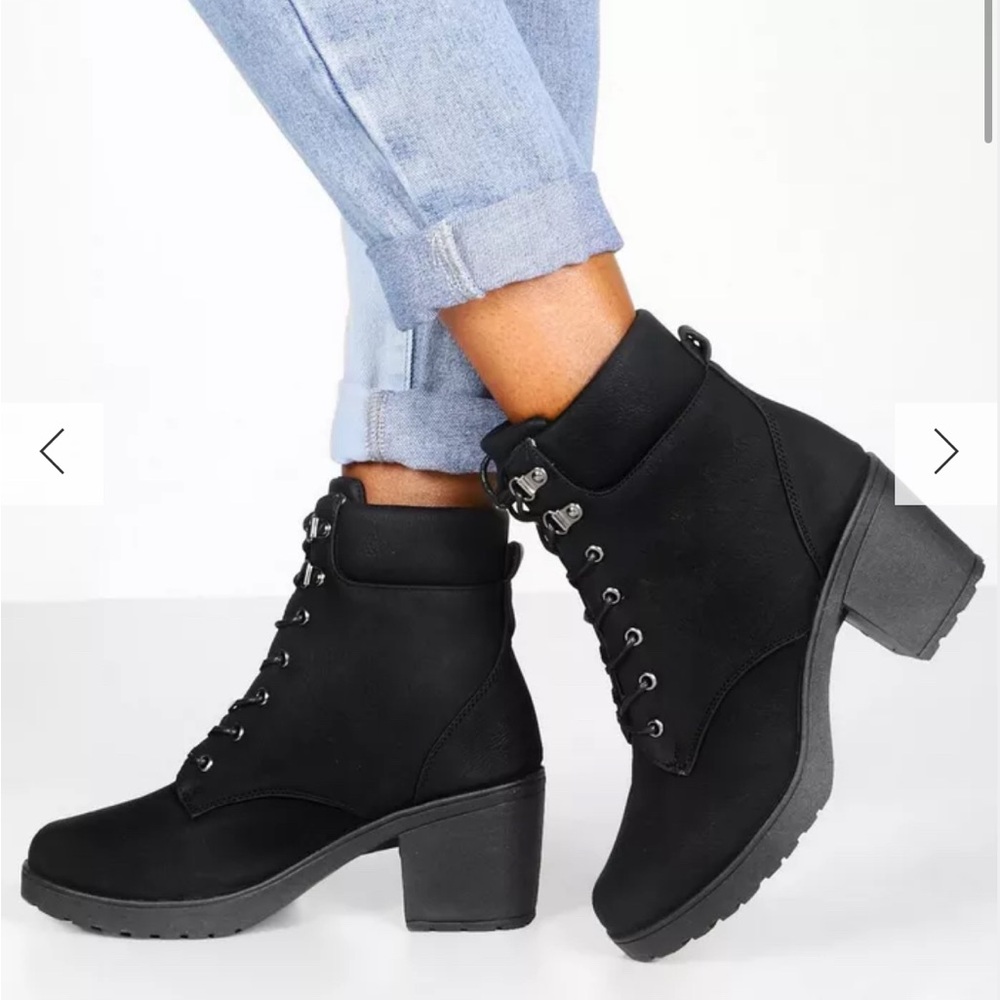 Boohoo brand lace up heel combat boots. Size 6